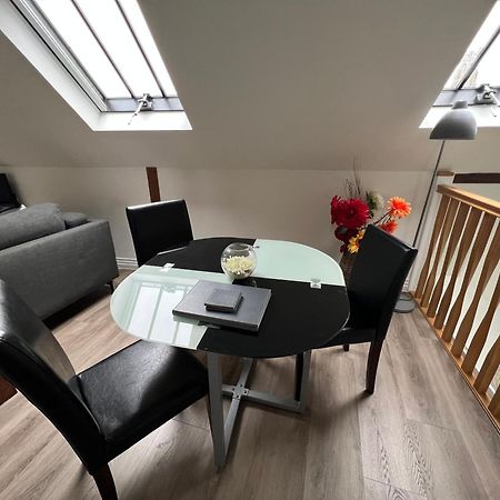 Glastonbury Secret Retreat - 1 Bd Split-Level Apt, Sleeps 3 Buitenkant foto