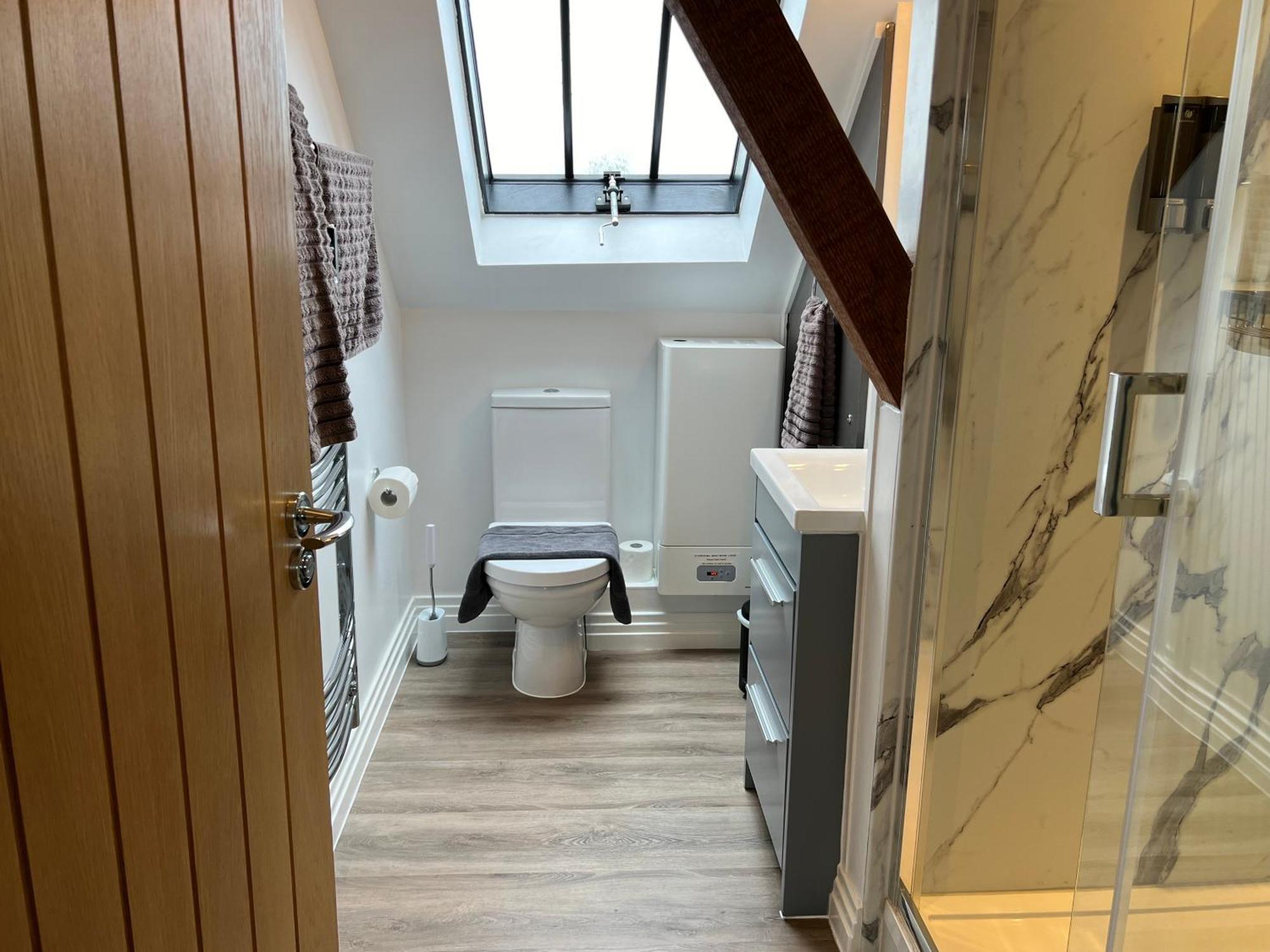 Glastonbury Secret Retreat - 1 Bd Split-Level Apt, Sleeps 3 Buitenkant foto