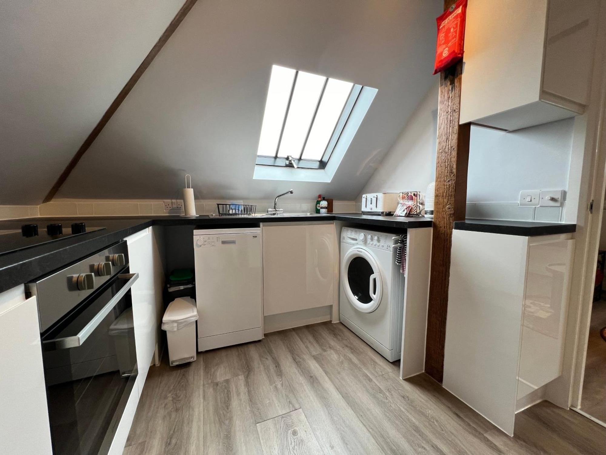 Glastonbury Secret Retreat - 1 Bd Split-Level Apt, Sleeps 3 Buitenkant foto