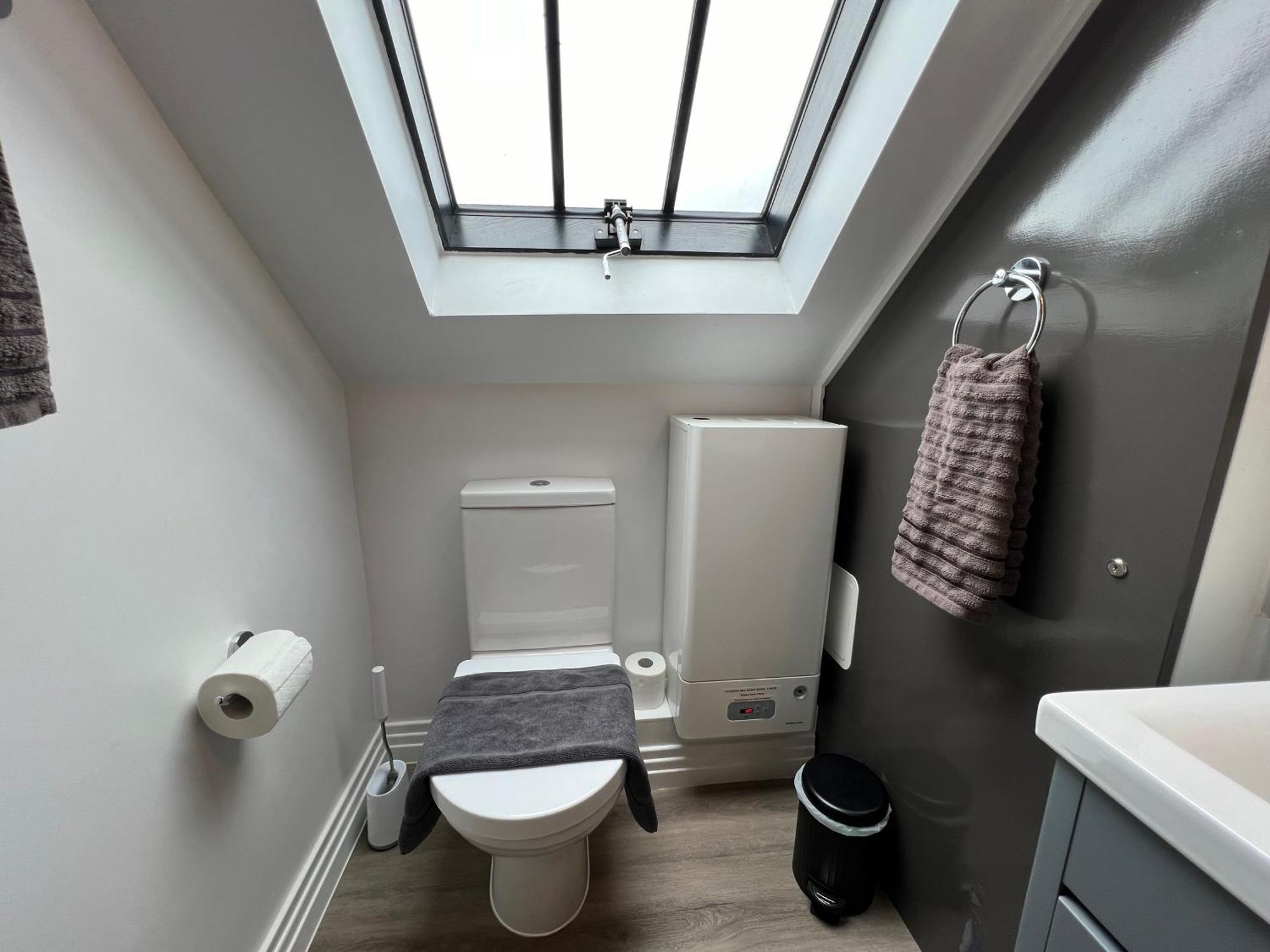 Glastonbury Secret Retreat - 1 Bd Split-Level Apt, Sleeps 3 Buitenkant foto