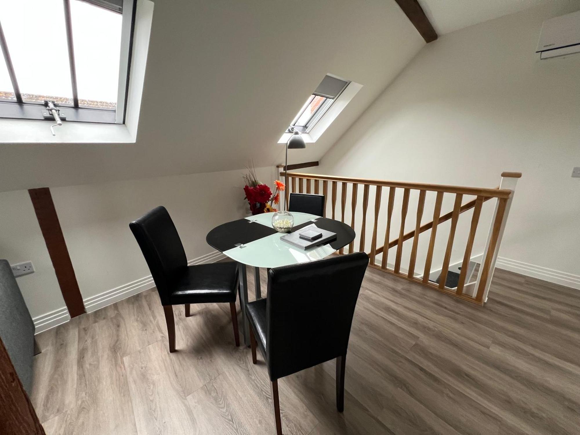 Glastonbury Secret Retreat - 1 Bd Split-Level Apt, Sleeps 3 Buitenkant foto