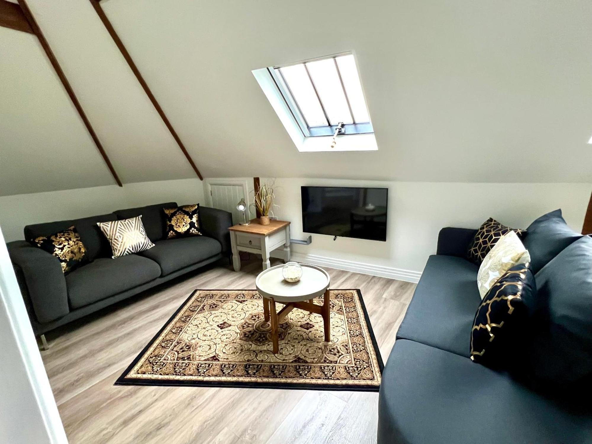 Glastonbury Secret Retreat - 1 Bd Split-Level Apt, Sleeps 3 Buitenkant foto