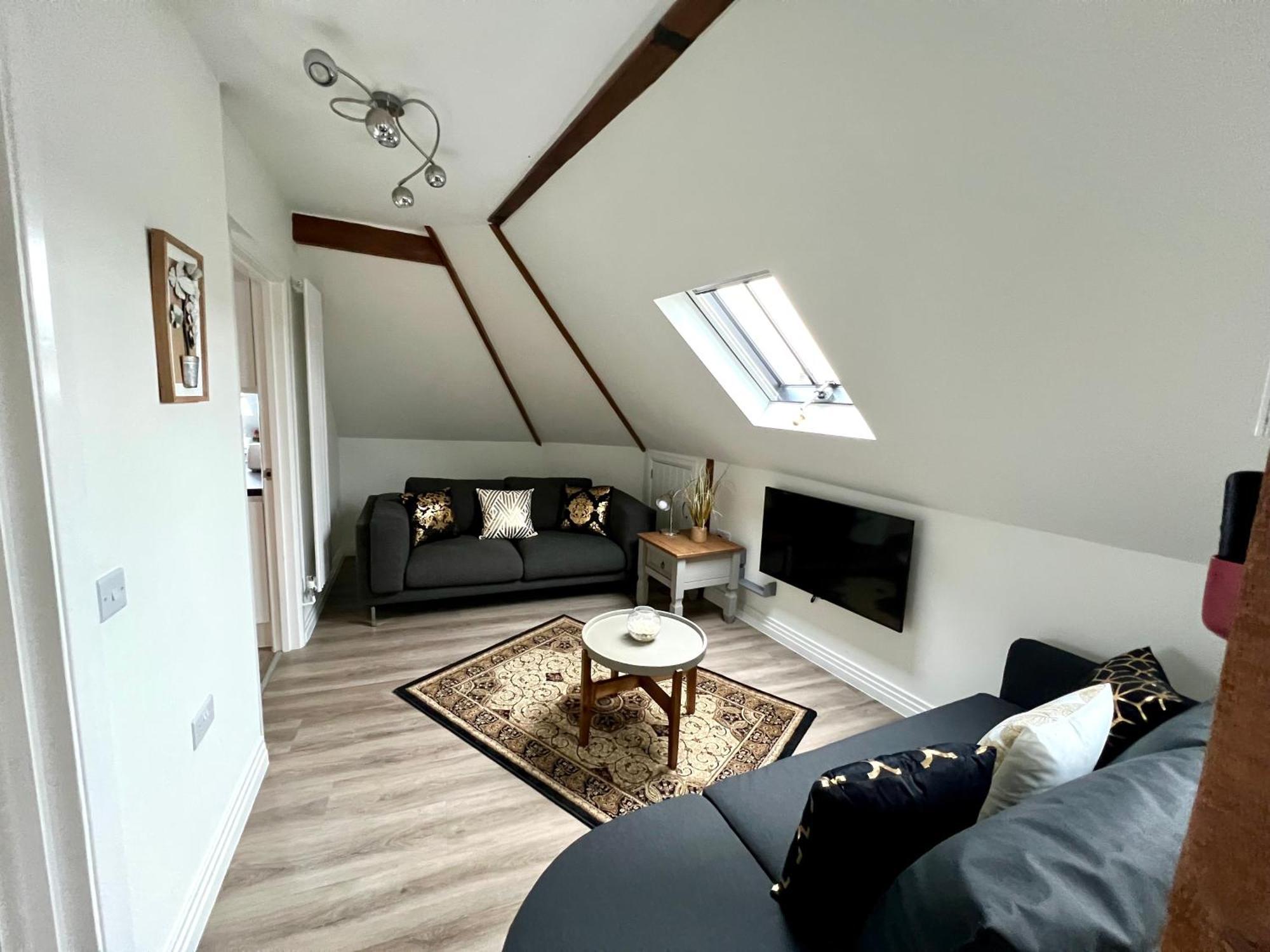 Glastonbury Secret Retreat - 1 Bd Split-Level Apt, Sleeps 3 Buitenkant foto