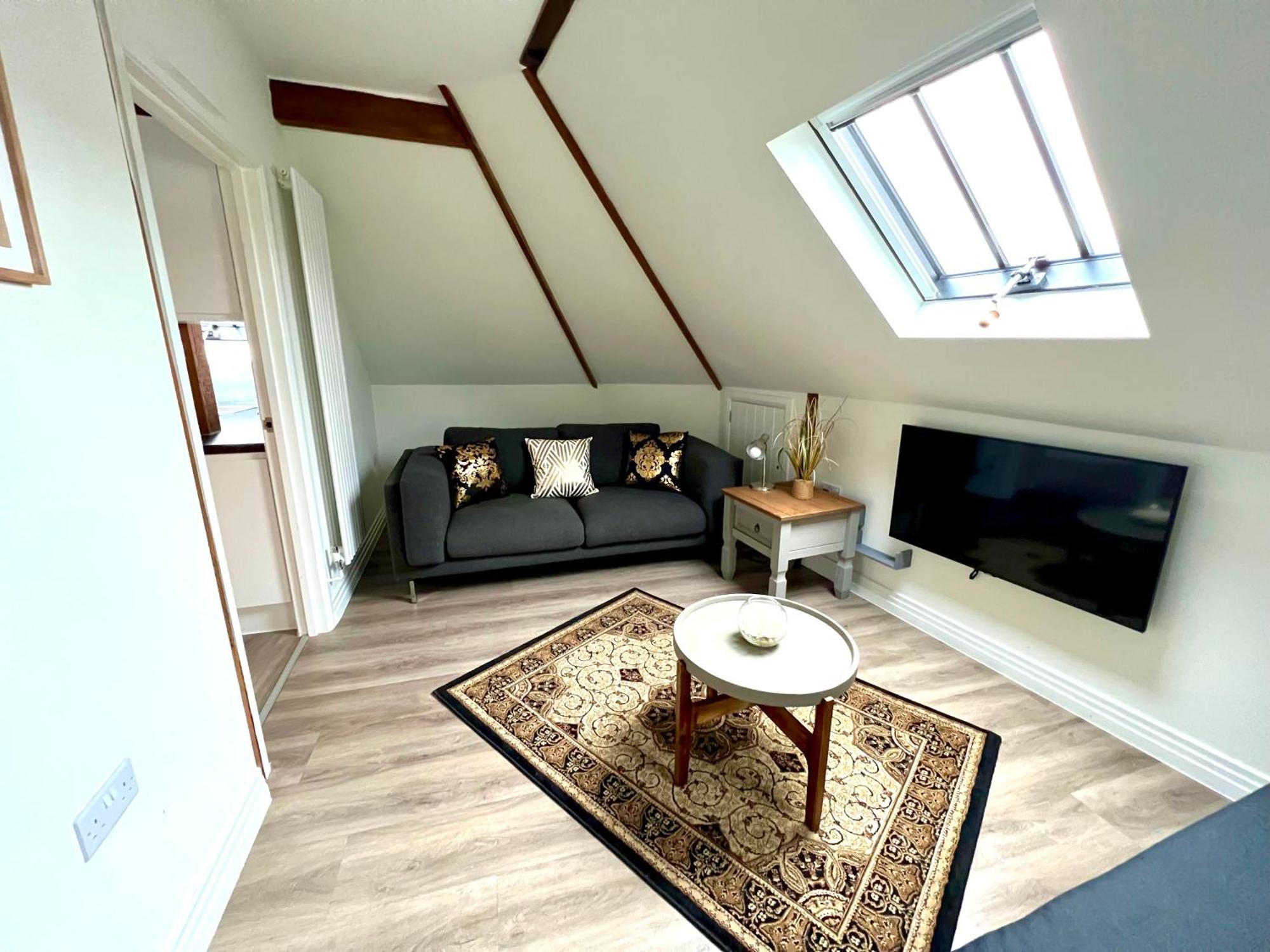 Glastonbury Secret Retreat - 1 Bd Split-Level Apt, Sleeps 3 Buitenkant foto