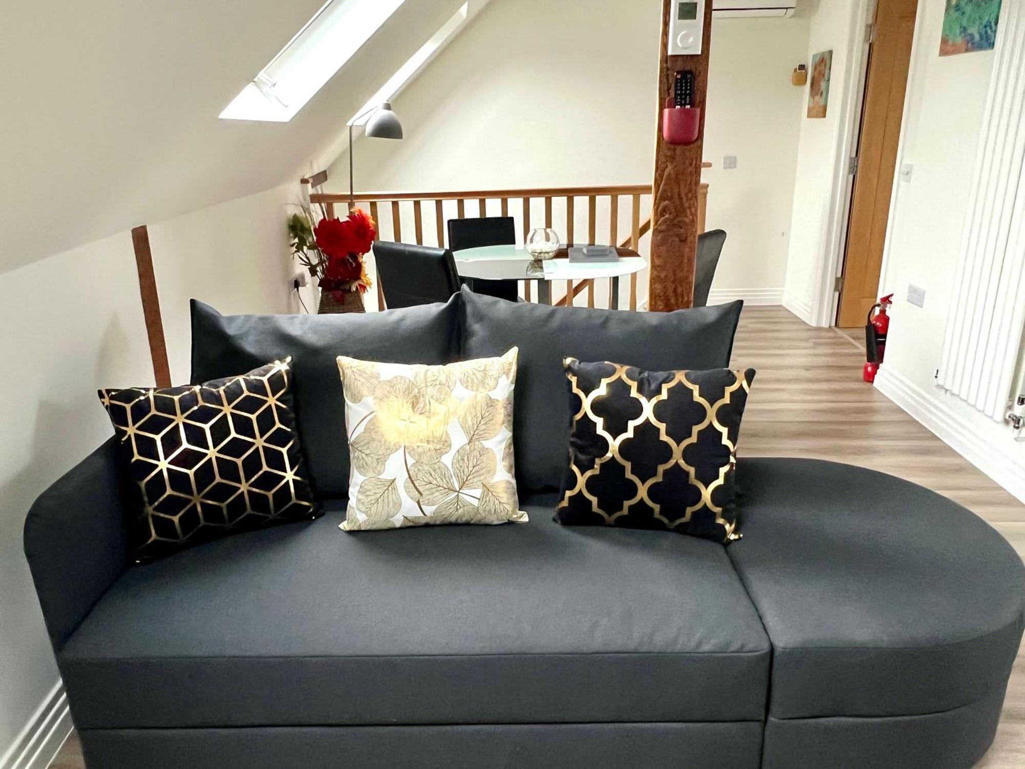 Glastonbury Secret Retreat - 1 Bd Split-Level Apt, Sleeps 3 Buitenkant foto